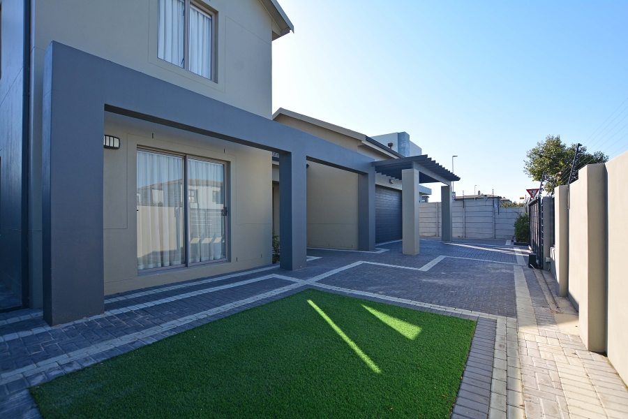 4 Bedroom Property for Sale in Parklands North Western Cape